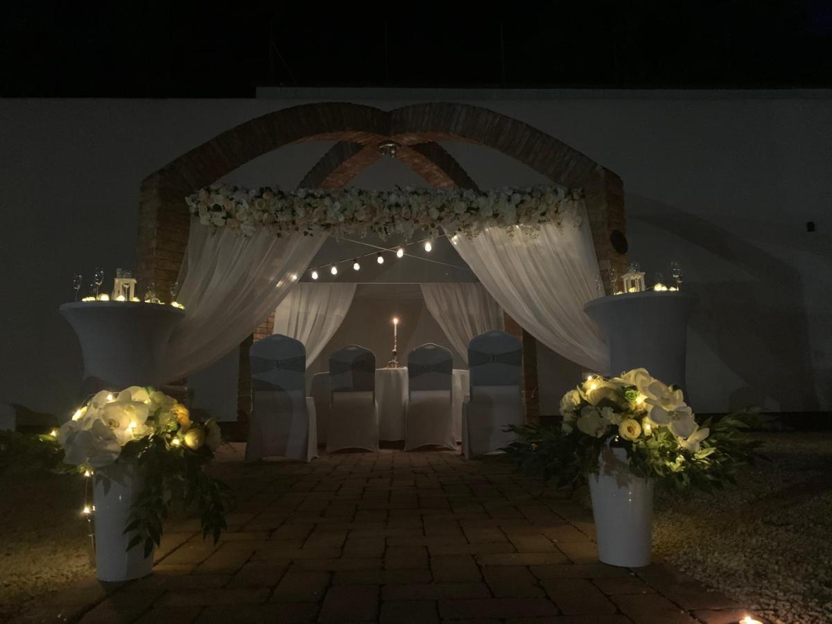 Boutique Hotel & Event Center บูดาเปสต์ ภายนอก รูปภาพ