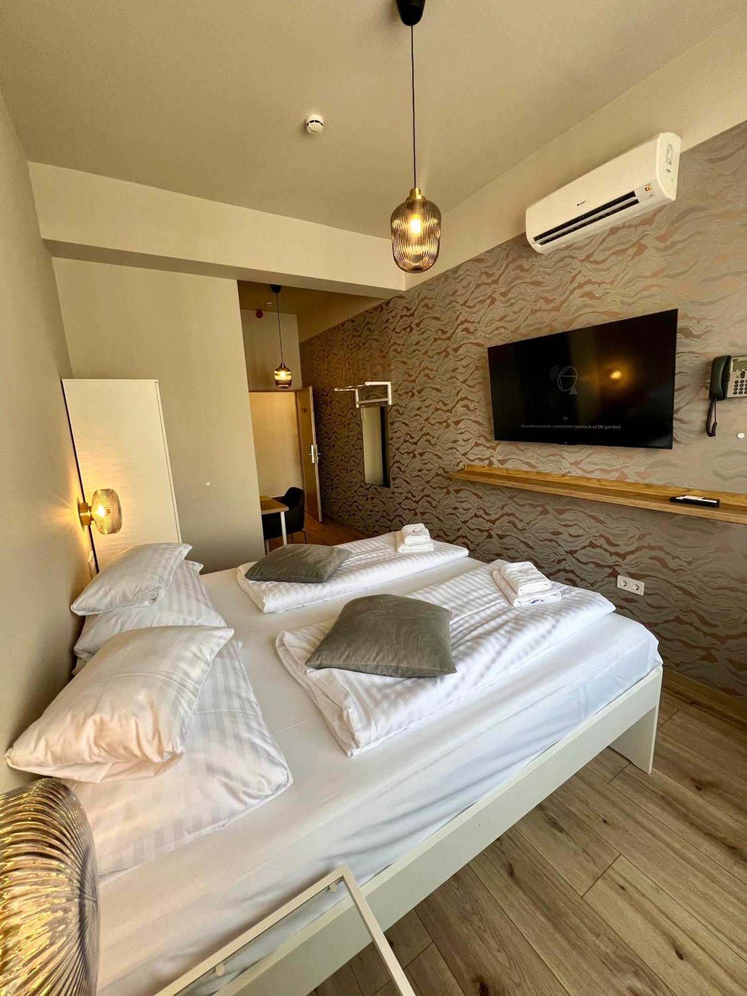 Boutique Hotel & Event Center บูดาเปสต์ ภายนอก รูปภาพ