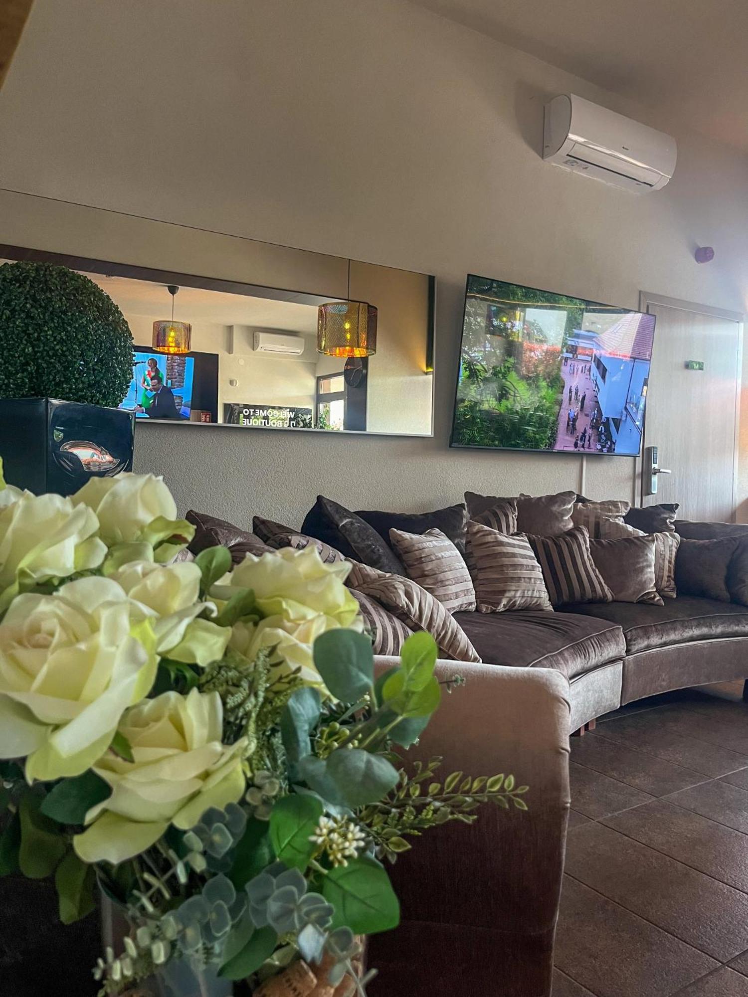 Boutique Hotel & Event Center บูดาเปสต์ ภายนอก รูปภาพ